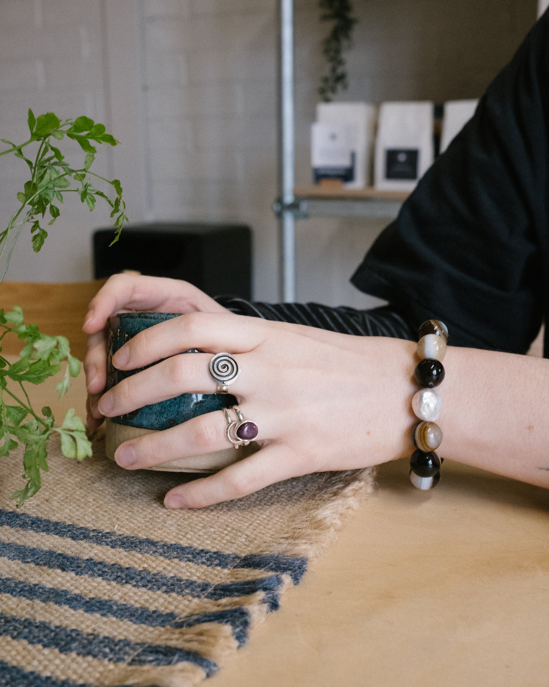 Natural Banded Agate & Vintage Pearl Round Bead Bracelet 14mm